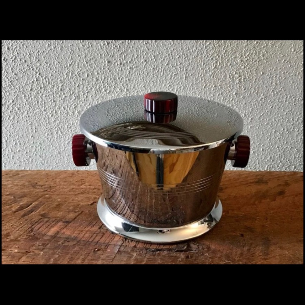 Wow!! Seau à glace Chrome et Bakelite
Glo Hill Canada